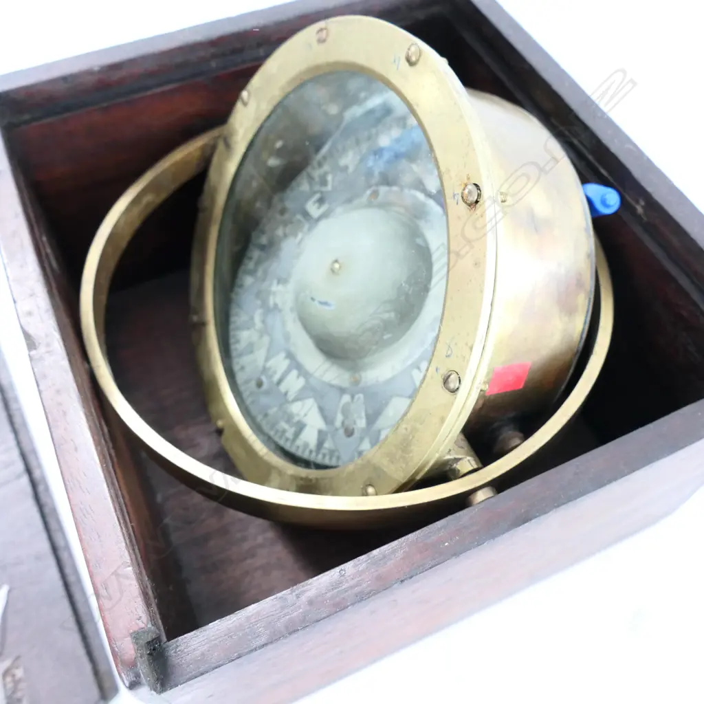 SIMPSON LAWRENCE & CO., GLASGOW BRASS GIMBALLED COMPASS IN BOX. Dia.185mm (DIAL NEEDS RESTORATION) IN TEAK BOX Image 1++